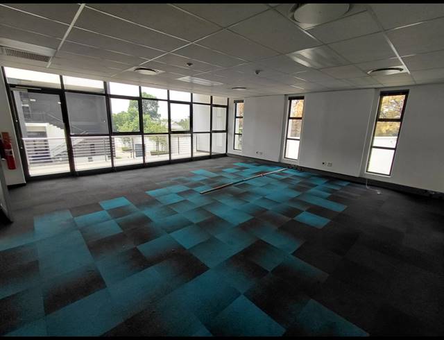 1,005M² OFFICE TO LET IN BRYANSTON